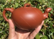 樹樁葡萄壺；朱泥380CC