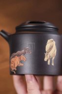 《五牛圖》宜興紫砂壺工藝美術(shù)師純手工石黃泥牛蓋茶壺紫砂茶具