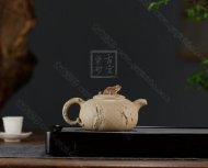 《招財(cái)供春》