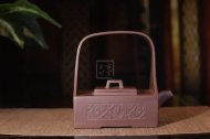 《金玉提梁》宜興市紫砂壺紫泥全手工高級工藝美術(shù)師制作創(chuàng)新提梁茶具套壺